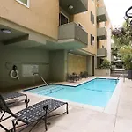 Beverly Hills 2 Bed 2 Bath Penthouse With Den And Parking 414