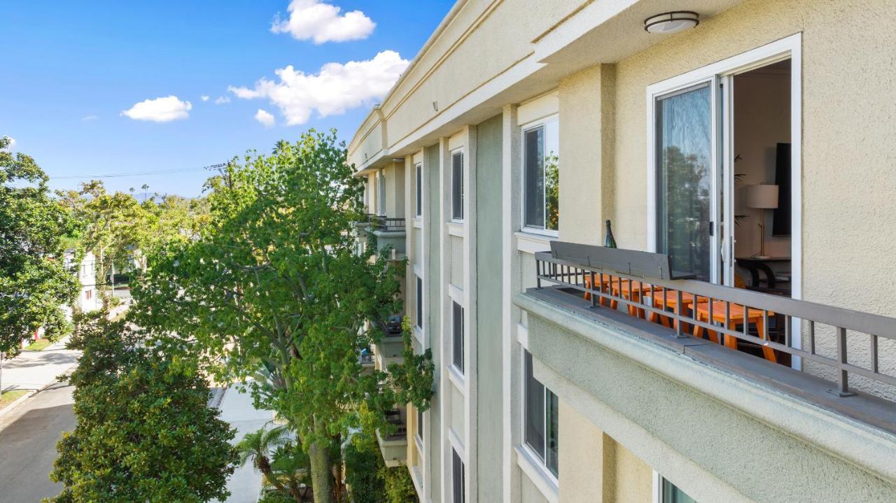 Apartahotel Beverly Hills 2 Bed 2 Bath Penthouse With Den And Parking 414 Los Ángeles