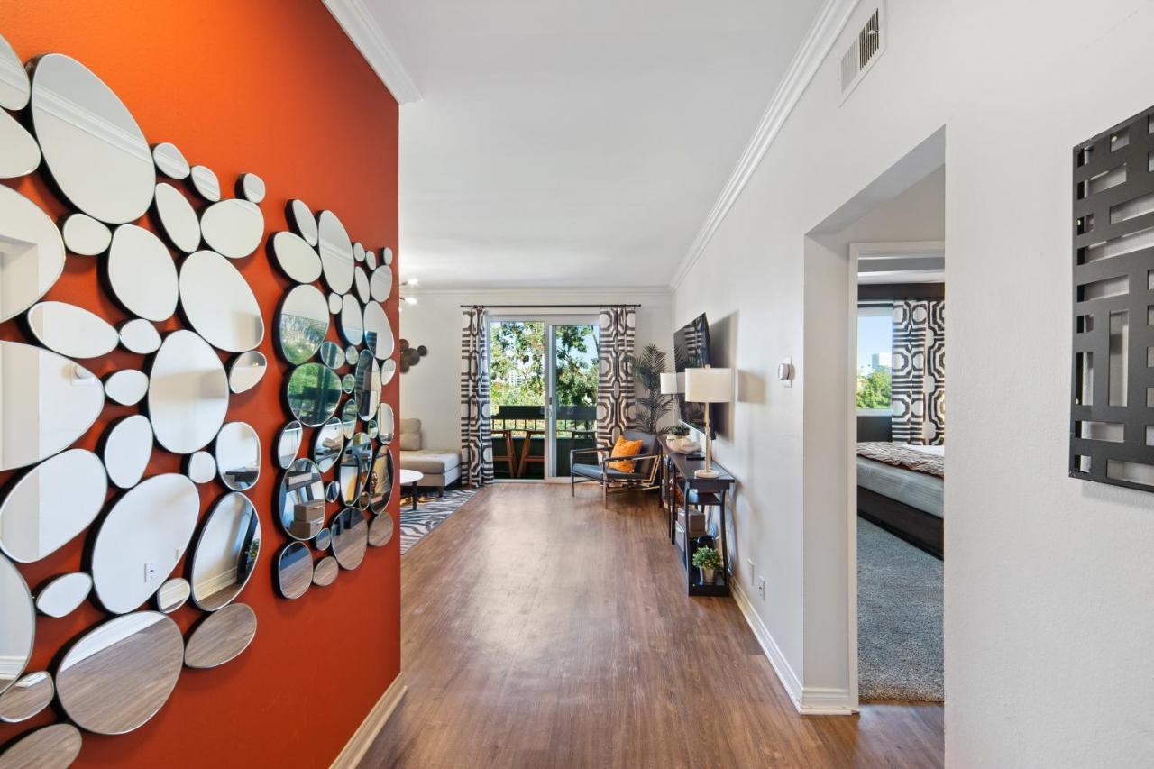 Beverly Hills 2 Bed 2 Bath Penthouse With Den And Parking 414 Apartahotel Los Ángeles