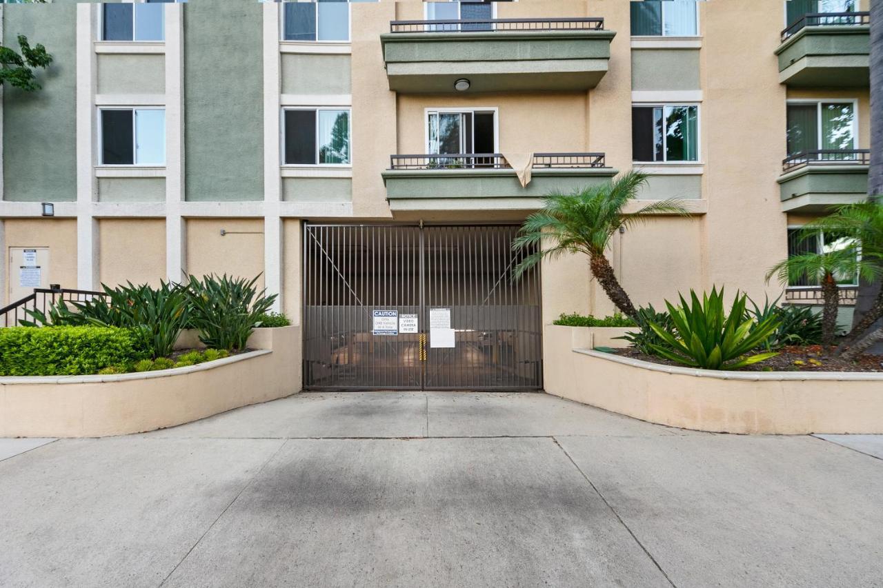 Apartahotel Beverly Hills 2 Bed 2 Bath Penthouse With Den And Parking 414 *