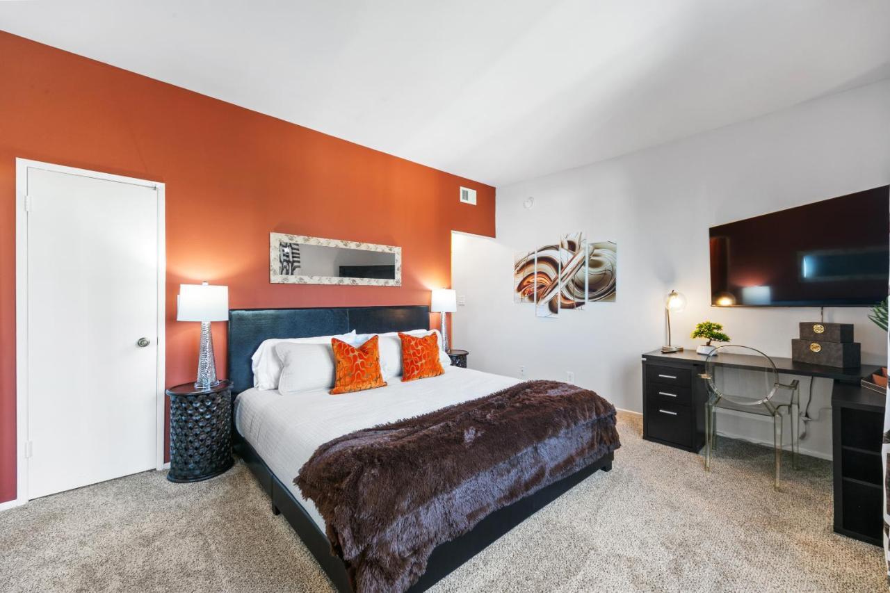 Beverly Hills 2 Bed 2 Bath Penthouse With Den And Parking 414 Apartahotel Los Ángeles