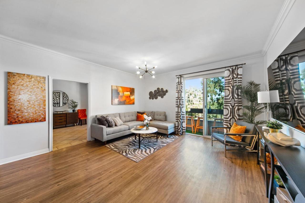 Beverly Hills 2 Bed 2 Bath Penthouse With Den And Parking 414 Los Ángeles