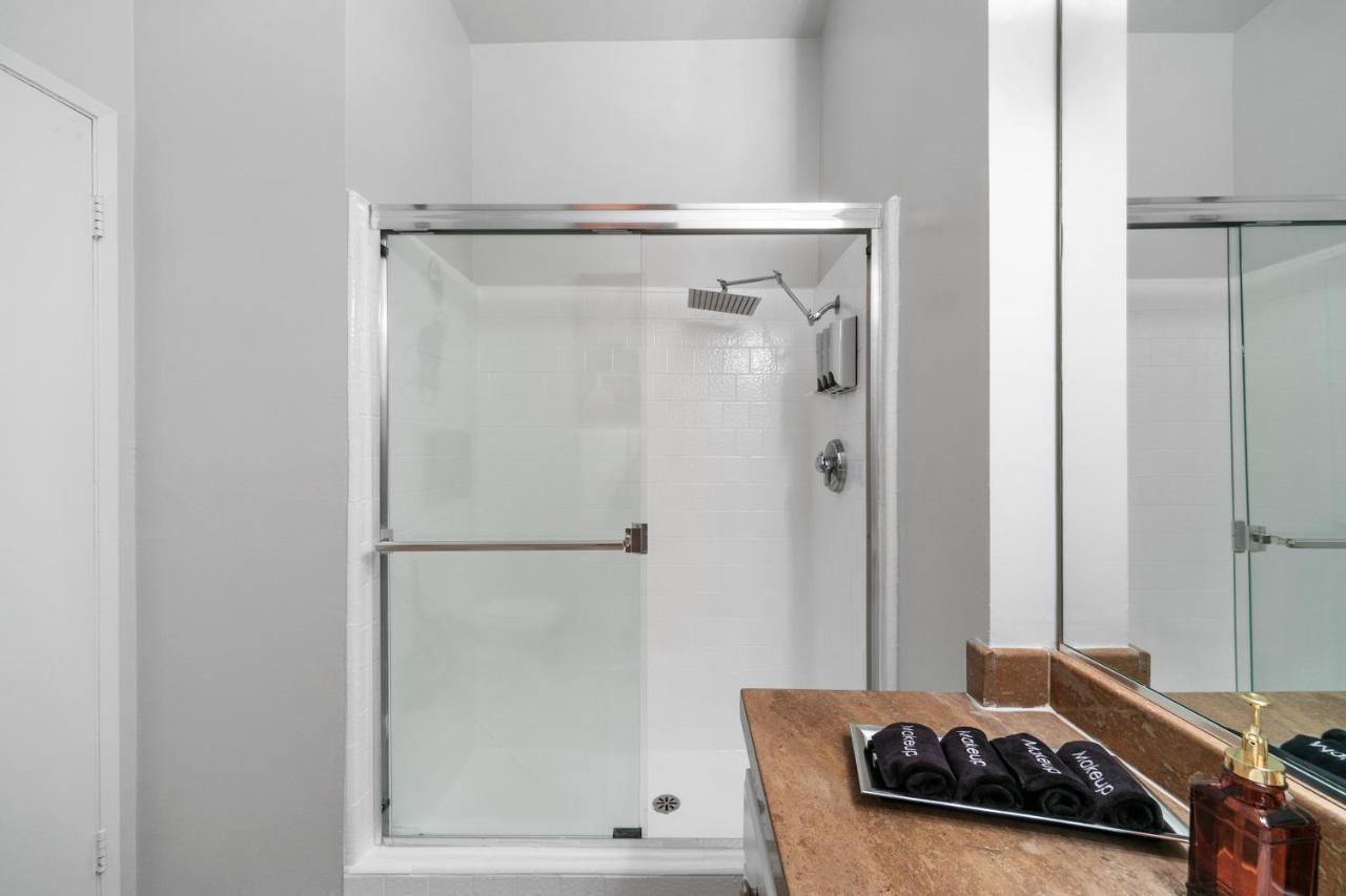 Beverly Hills 2 Bed 2 Bath Penthouse With Den And Parking 414 Apartahotel Los Ángeles