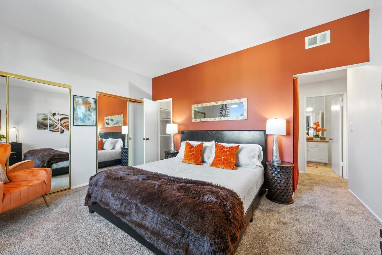 Apartahotel Beverly Hills 2 Bed 2 Bath Penthouse With Den And Parking 414 *