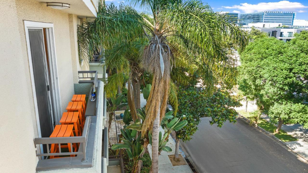 Apartahotel Beverly Hills 2 Bed 2 Bath Penthouse With Den And Parking 414